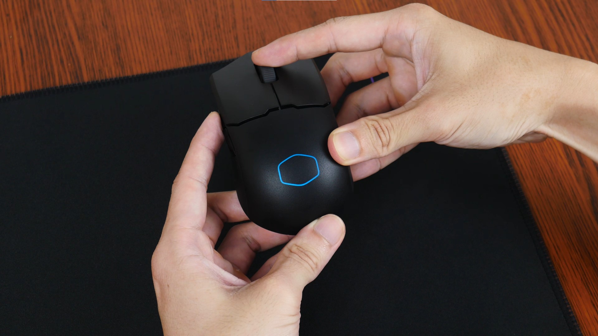 Review: Cooler Master MM712 Wireless Gaming Mouse